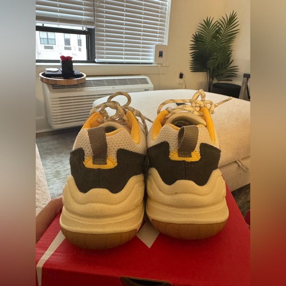 Women’s Nike Tech Hera size 8 - Picture 2 of 7